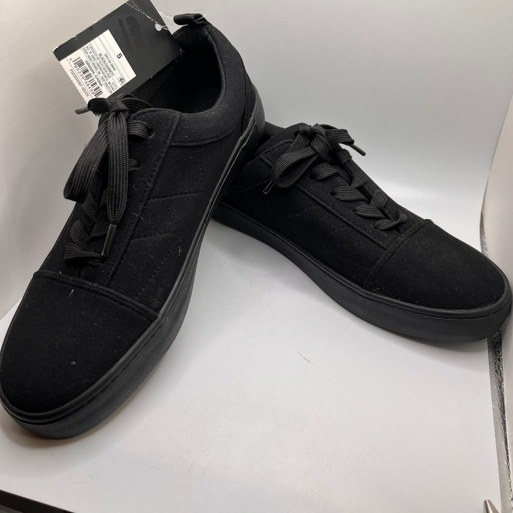 Art Class Kids' Garrett Black Lace Up Skater Sneakers Unisex Size 5 NWT